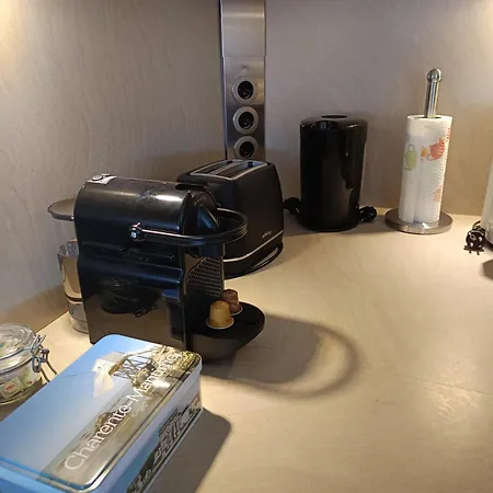 2 Pieces Terrasse Proche شقة Saint-Raphaël